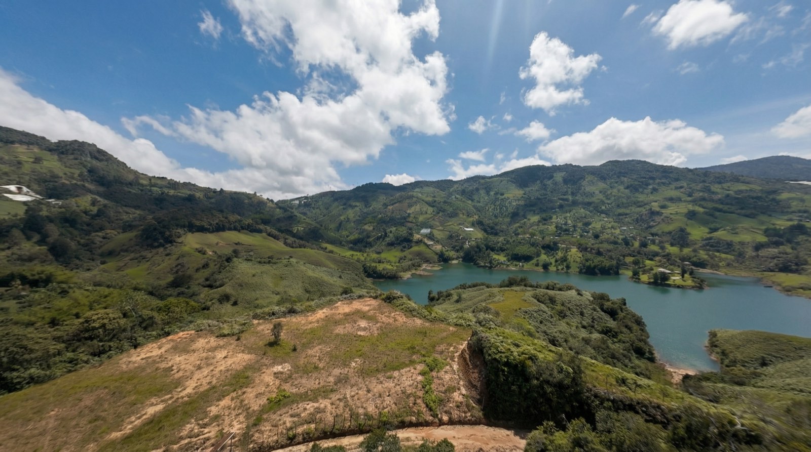 Lote sobre el embalse en La Sonadora, Guatapé